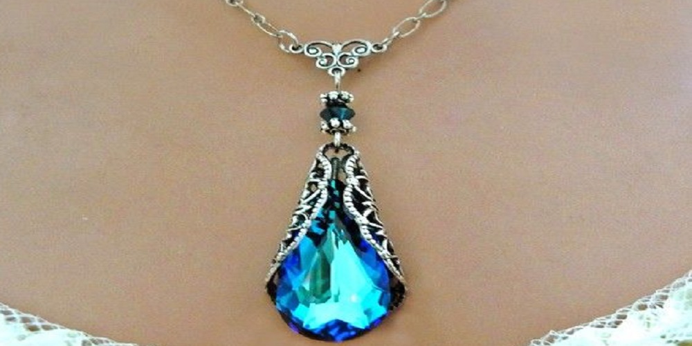 Blue Crystal Necklace: A Standout one among all other necklaces
